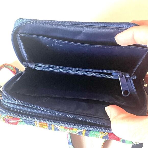 Vera Bradley Crossbody - Picture 4 of 6